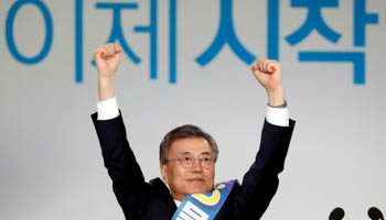 Moon Jae-in reacts after winning the nomination as a presidential candidate of the Minjoo Party, during a national convention, in Seoul, South Korea (Reuters/Kim Hong)