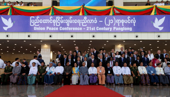 Myanmar's leaders pose for a group photo after the opening ceremony of the 21st Century Panglong Conference in Naypyitaw, Myanmar May 24, 2017 (Reuters/Soe Zeya Tun)