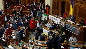 Ukrainian lawmakers attend a parliament session in Kiev, in 2016 (Reuters/Valentyn Ogirenko)