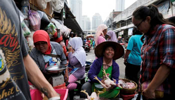 A local market in Jakarta (Reuters/Beawiharta)