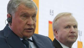 Rosneft Chief Executive Igor Sechin (L) and BP Chief Executive Robert Dudley attend a session of the St. Petersburg International Economic Forum (SPIEF), Russia (Reuters/Sergei Karpukhin)
