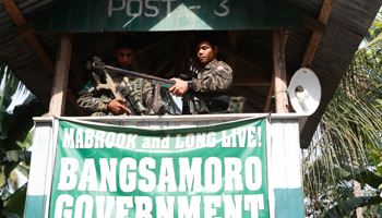 Moro National Liberation Front rebels at a guard post at Camp Darapanan rebel base in Maguindanao province, in the southern Philippines, 2015 (Reuters/Erik De Castro)