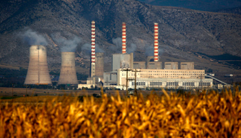 View of a lignite mine near a power plant north of Athens, Greece (Reuters/Yannis Behrakis)