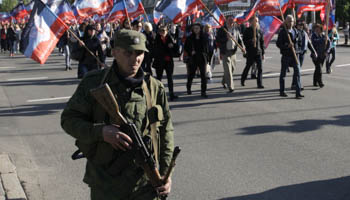 People carry flags of the self-proclaimed Donetsk People's Republic in Donetsk, Ukraine (Reuters/Alexander Ermochenko)