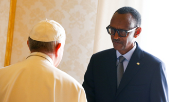 Rwanda's President Paul Kagame meets Pope Francis at the Vatican (Reuters/Tony Gentile)