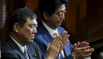 Shigeru Ishiba, left, and Prime Minister Shinzo Abe (Reuters/Toru Hanai)