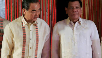 Chinese Foreign Minister Wang Yi and Philippine President Rodrigo Duterte during a courtesy call for the 50th ASEAN Foreign Ministers’ Meeting, Philippines (Reuters/Romeo Ranoco)