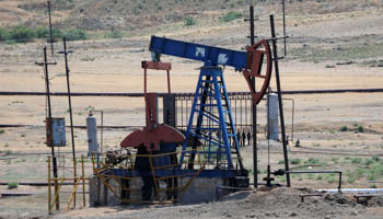 An oil pump is pictured outside the town of Siazan, Azerbaijan, June 21, 2016. (Reuters/Maxim Shemetov)