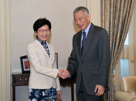 Hong Kong Chief Executive Carrie Lam shakes hands with Singapore Prime Minister Lee Hsien Loong during a call at Istana presidential palace in Singapore, August 3, 2017. (Reuters/Roslan Rahman/Pool)