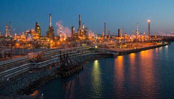 The Philadelphia Energy Solutions oil refinery owned by The Carlyle Group is seen at sunset in Philadelphia March 26, 2014 (Reuters/David M. Parrott)