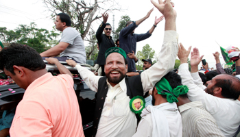 Supporters of former Pakistani Prime Minister Nawaz Sharif, August 2017 (Reuters/Faisal Mahmood)