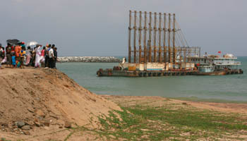 A group of Sri Lankan visitors at the new deep-water shipping port in Hambantota, March 24, 2010 (Reuters/Andrew Caballero-Reynolds)