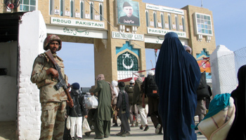 A Pakistani soldier keeps guard at the Friendship Gate (Reuters/Saeed Ali Achakzai)