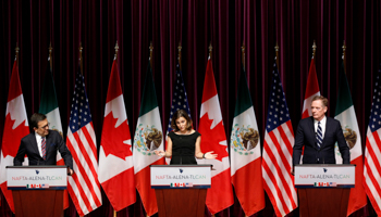 Canada's Foreign Minister Chrystia Freeland, centre, with Mexico's Economy Minister Ildefonso Guajardo, left, and US Trade Representative Robert Lighthizer at the NAFTA talks, Ontario, Canada (Reuters/Chris Wattie)