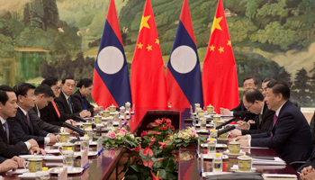 Laos' Prime Minister Thongloun Sisoulith, 2nd left, meets China's President Xi Jinping, right, at the Great Hall of the People in Beijing, China (Reuters/Nicolas Asouri)