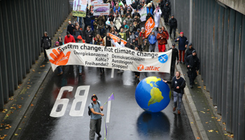 People march during a demonstration in Bonn outside the COP23 UN Climate Change Conference (Reuters/Wolfgang Rattay)