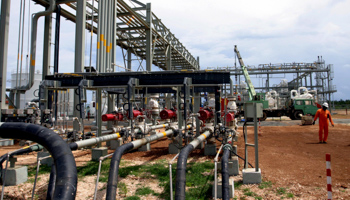 The Songas gas processing plant in Songo Songo Island, 25 km off the coast of Tanzania (Reuters/Emmanuel Kwitema)