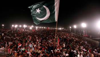 Supporters of the Pakistan Tehreek-e-Insaf party (Reuters/Faisal Mahmood)