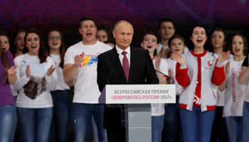 Russian President Vladimir Putin addresses the audience at the congress of volunteers in Moscow, Russia December 6, 2017 (Reuters/Sergei Karpukhin)