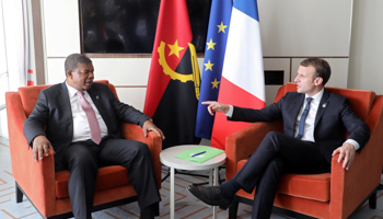 Angolan President Joao Lourenco speaking with French President Emmanuel Macron (Reuters/Ludovic Marin)