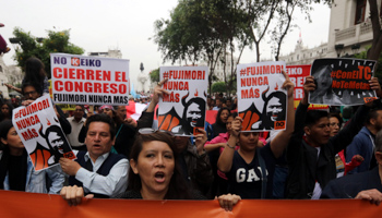 People protest outside Congress following the vote to impeach President Pedro Pablo Kuczynski (Reuters/Guadalupe Pardo)