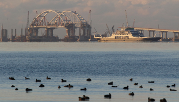 Construction work on a bridge that will connect the Russian mainland with the Crimean peninsula (Reuters/Pavel Rebrov)