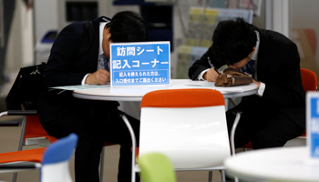 Job seekers attend a job fair held for fresh graduates in Tokyo, Japan (Reuters/Toru Hanai)