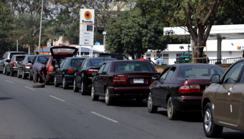 Vehicles queue at a petrol station in Abuja in December after PENGASSAN called a nationwide strike (Reuters/Afolabi Sotunde)