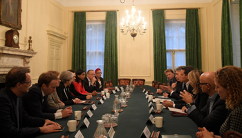 Britain's Prime Minister Theresa May and Finance Minister Philip Hammond host an industry roundtable with leading figures from the tech sector at 10 Downing Street, London, November 15, 2017 (Reuters/Toby Melville)
