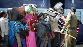 People boarding a train in Delhi (Reuters/Anindito Mukherjee)