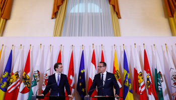 Austria's Chancellor Sebastian Kurz, left, and Vice Chancellor Heinz-Christian Strache address the media after a cabinet meeting in Vienna, Austria, January 10, 2018 (Reuters/Leonhard Foeger)