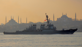 The US Navy destroyer USS Carney sets sail in the Bosphorus, on its way to the Black Sea, in Istanbul, Turkey, January 5, 2018 (Reuters/Yoruk Isik)