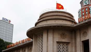 The Vietnamese flag atop the State Bank building in Hanoi (Reuters/Kham)