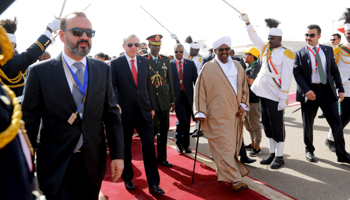 Sudanese President Omar al-Bashir welcomes Turkish President Recep Tayyip Erdogan to Khartoum (Reuters/Mohamed Nureldin Abdallah)