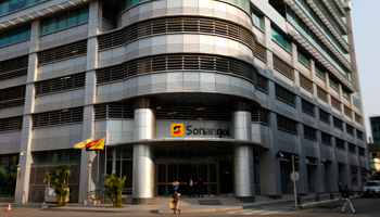 Sonangol headquarters in Luanda (Reuters/Siphiwe Sibeko)