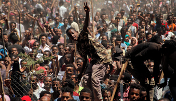 Supporters of Bekele Gerba take to the streets to celebrate his release from prison, February 14, 2018 (Reuters/Tiksa Negeri)