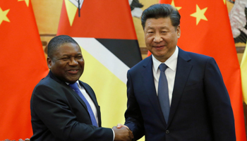 Mozambican President Filipe Nyusi and Chinese President Xi Jinping at the Great Hall of the People in Beijing, 2016 (Reuters/Kim Kyung)