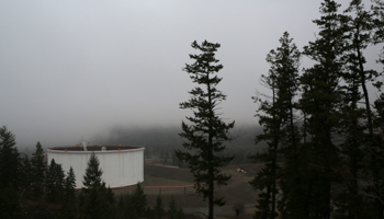 A crude oil storage tank at Kinder Morgan's Trans Mountain Pipeline terminal in Kamloops, Canada (Reuters/Chris Helgren)