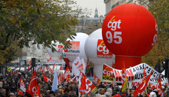 Balloons of French Trade Union CGT float over a demonstration against French government labour reforms in Paris, November 2017 (Reuters/Charles Platiau)