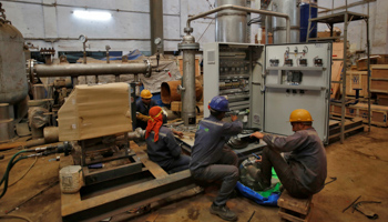 Employees at an R&D wing of SS Gas Lab Asia in Delhi (Reuters/Adnan Abidi)