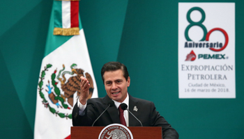 Mexican President Enrique Pena Nieto delivers a speech on the 80th anniversary of the expropriation of Mexico's oil industry (Reuters/Edgard Garrido)