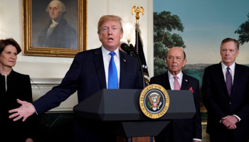 US President Donald Trump, Lockheed Martin CEO Marillyn Hewson, Commerce Secretary Wilbur Ross, and US Trade Representative Robert Lighthizer, shortly before the signing of a memorandum on intellectual property tariffs on high-tech goods from China, March 22, 2018 (Reuters/Jonathan Ernst)