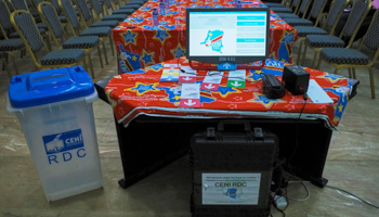 Congo’s election commission displays an electronic voting machine and a ballot box, March 1, 2018 (Reuters/Robert Carrubba)