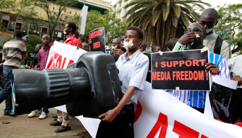 Kenyan journalists protest against a proposed media bill (Reuters/Thomas Mukoya)