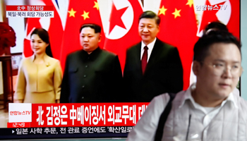 A man walks past a TV broadcasting a news report on a meeting between North Korean leader Kim Jong Un and  Chinese President Xi Jinping in Beijing, in Seoul, South Korea (Reuters/Kim Hong)