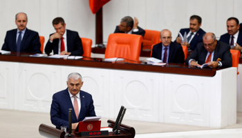 Turkey's Prime Minister Binali Yildirim reads his government's programme with Deputy Prime Minister Mehmet Simsek second from right in the front row, at the Turkish parliament, May 2016 (Reuters/Umit Bektas)