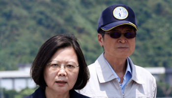 Taiwanese President Tsai Ing-wen and Minister of National Defense Yen Teh-fa (Reuters/Tyrone Siu)