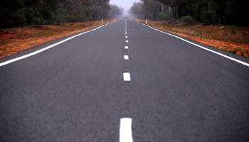 A bitumen road near the western New South Wales outback town of Bourke, Australia (Reuters/David Gray)