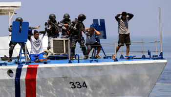 The Philippine Coast Guard arresting mock pirates in an exercise near Manila Bay (Reuters/Romeo Ranoco)