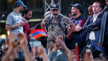 Armenian opposition leader Nikol Pashinyan and his supporters attend a rally against the ruling elite in Yerevan, Armenia, 2018 (Reuters/Gleb Garanich)